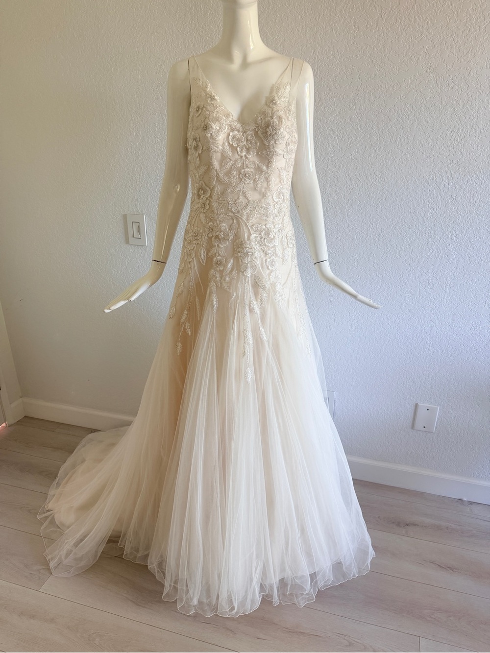 Ivory Lace & Tulle A-Line Bridal Gown - Picture 3 of 10